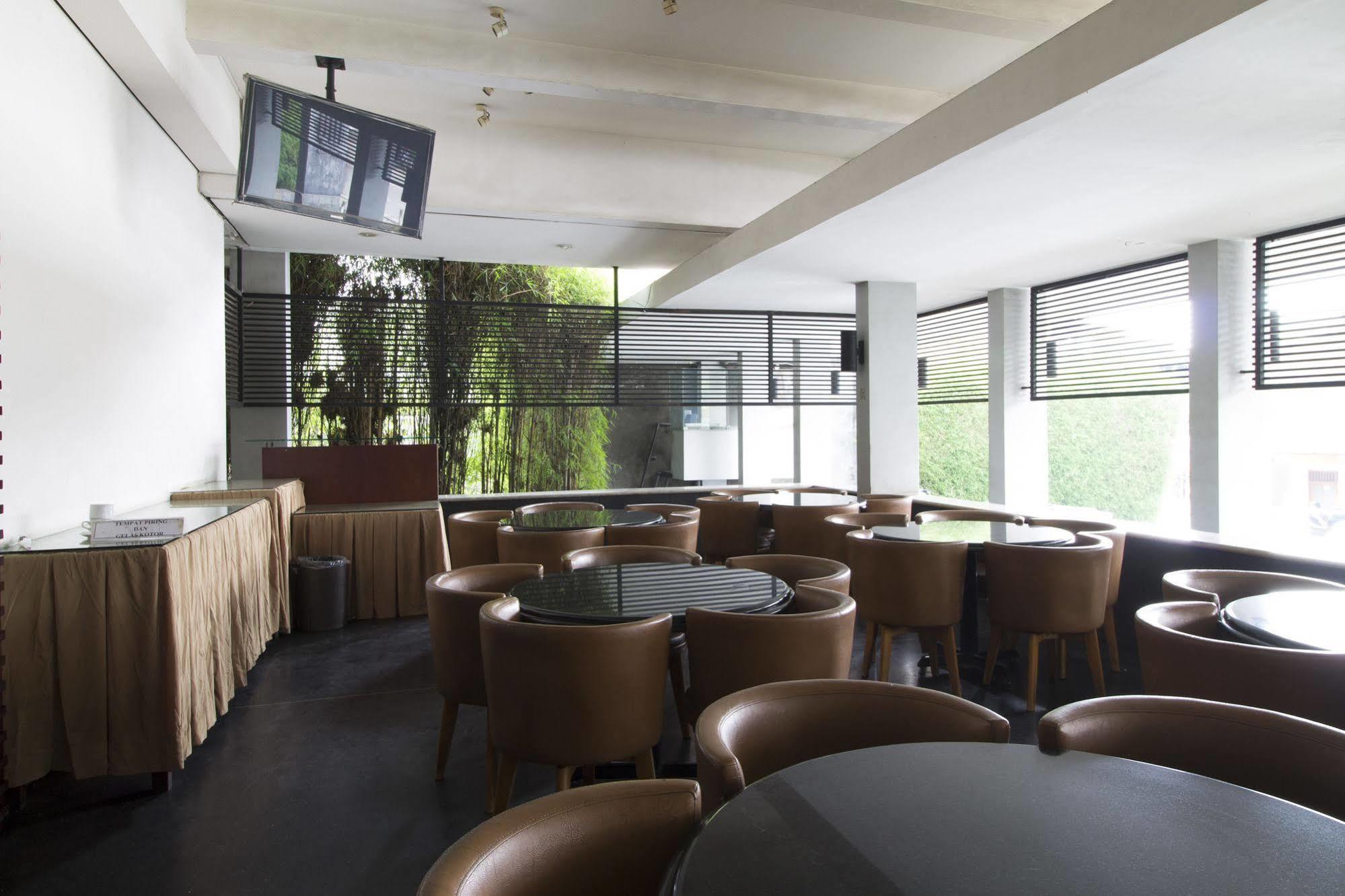 Reddoorz @ Gegerkalong Girang Hotel Bandung Ngoại thất bức ảnh