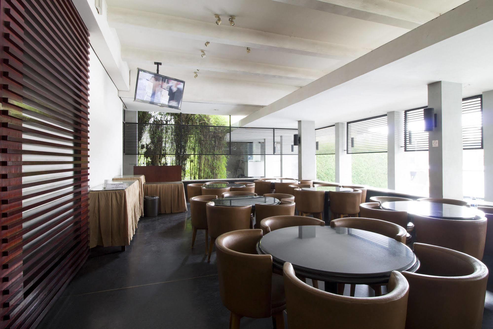 Reddoorz @ Gegerkalong Girang Hotel Bandung Ngoại thất bức ảnh