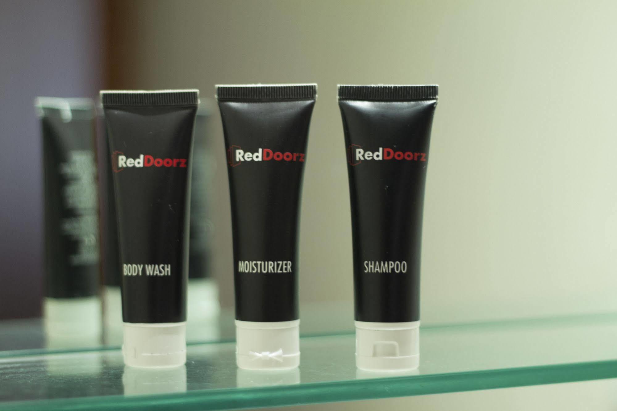 Reddoorz @ Gegerkalong Girang Hotel Bandung Ngoại thất bức ảnh