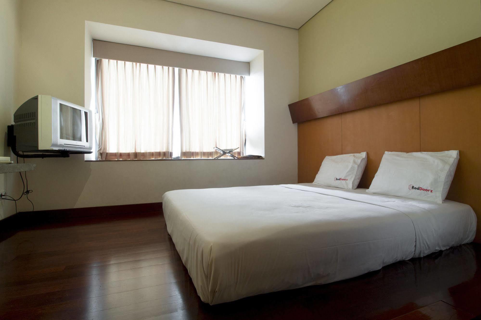 Reddoorz @ Gegerkalong Girang Hotel Bandung Ngoại thất bức ảnh