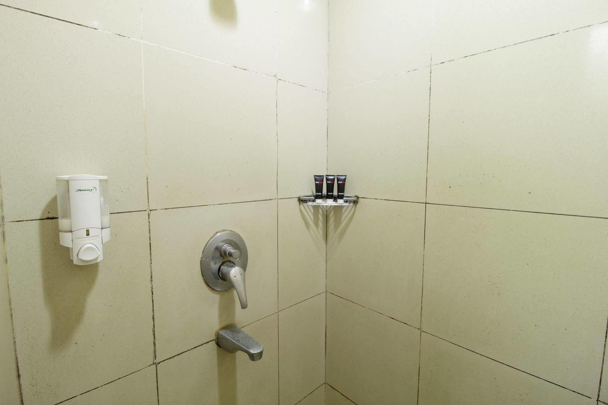 Reddoorz @ Gegerkalong Girang Hotel Bandung Ngoại thất bức ảnh