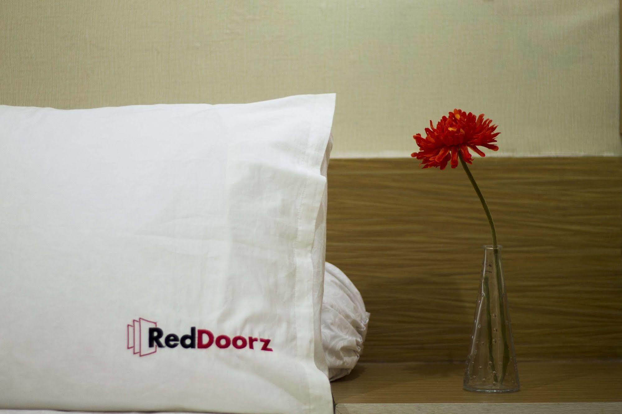 Reddoorz @ Gegerkalong Girang Hotel Bandung Ngoại thất bức ảnh